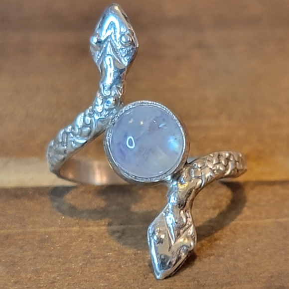 Vintage Jewelry - Native Sterling Silver Rainbow Moonstone Gemstone Snake Ring Size 7 Boho